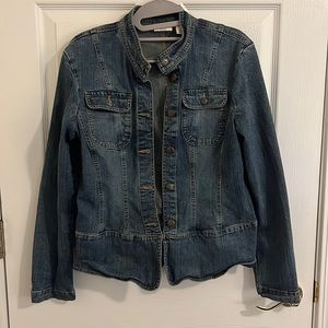 Covington Stretch Fitted Denim Jean Jacket w/ curved hem panel. Small.